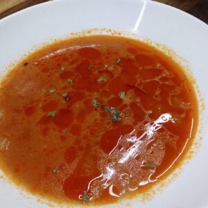 Rajčatová polévka s kokosovým mlékem