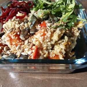 Kuskus s pečenou zeleninou a semínky